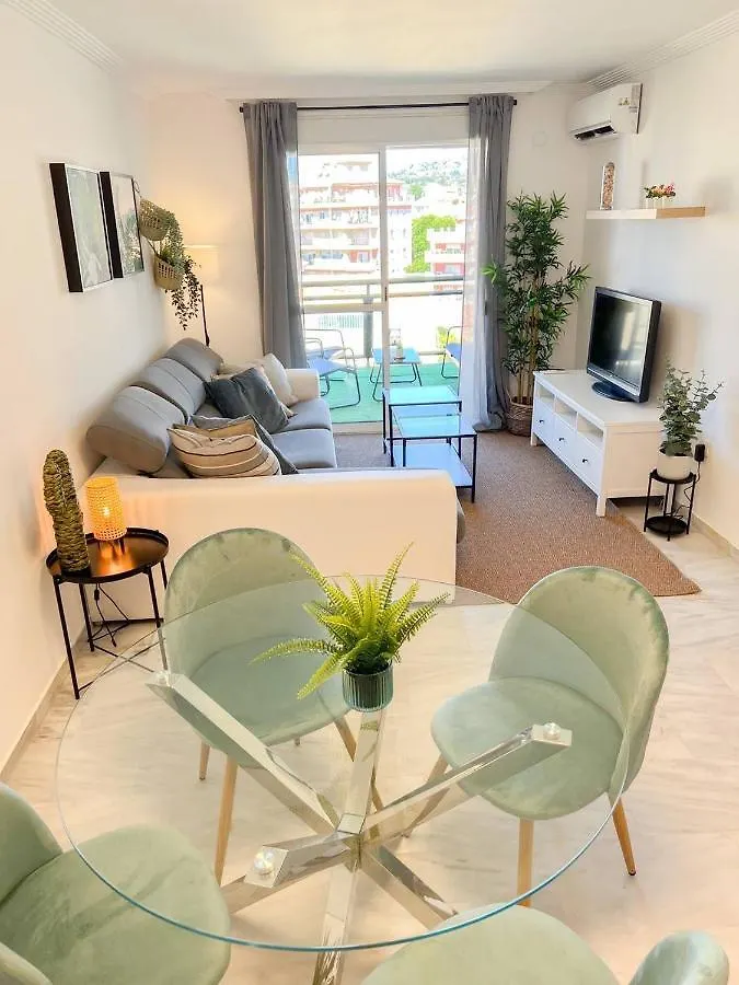 Playaquebrada Beach & Pool Cozy Flat Бенальмадена